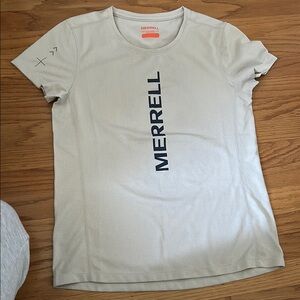 Merrell Women's Light Gray Short Sleeve Tee